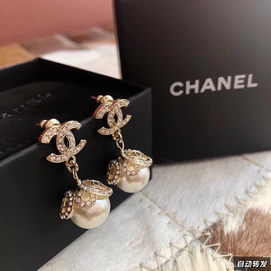 1NC42EDE Stylish Earrings