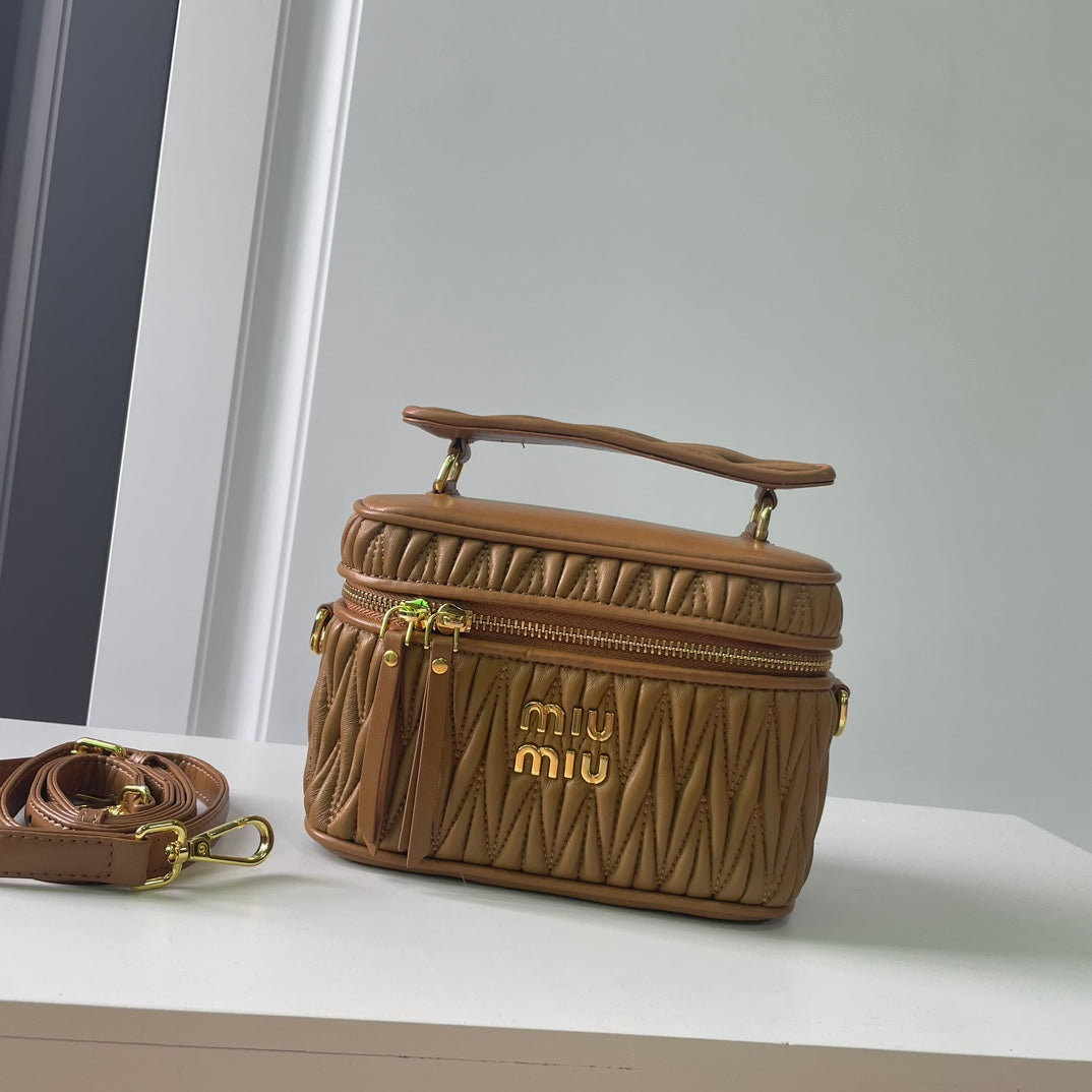 15RA102BDE Stylish leather bag