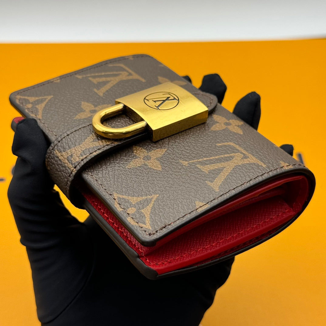 155NE82BDE Stylish leather bag