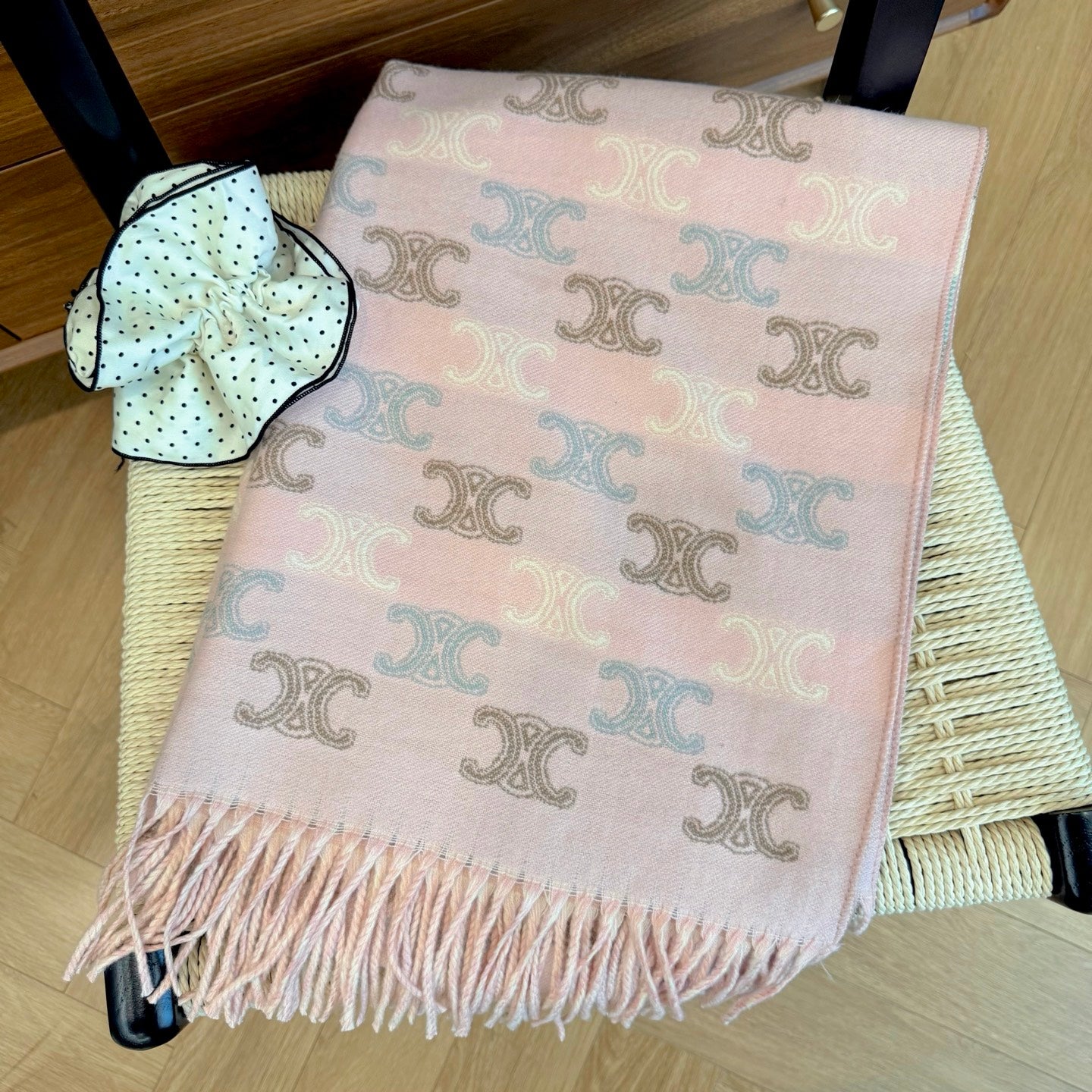185RF66WDE Stylish Winter Scarves