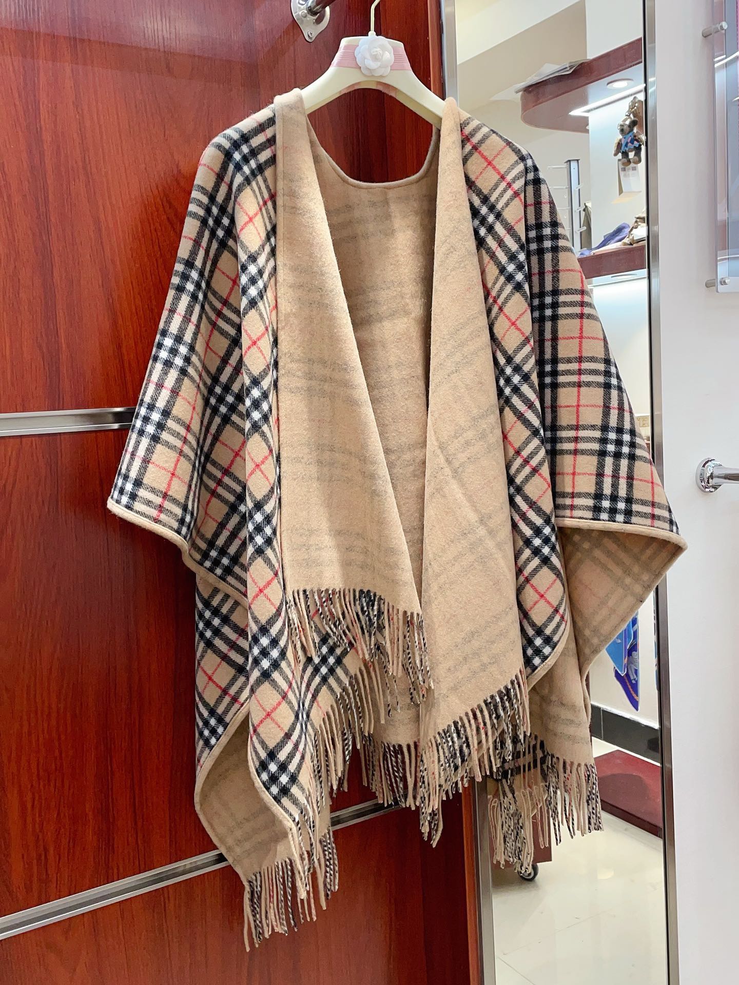 185ZR48WDE Stylish cape