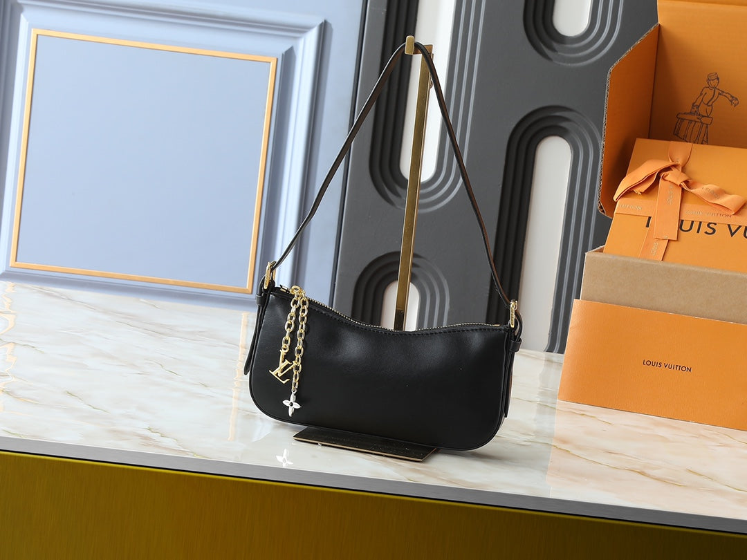 15RE23BDE Stylish leather bag