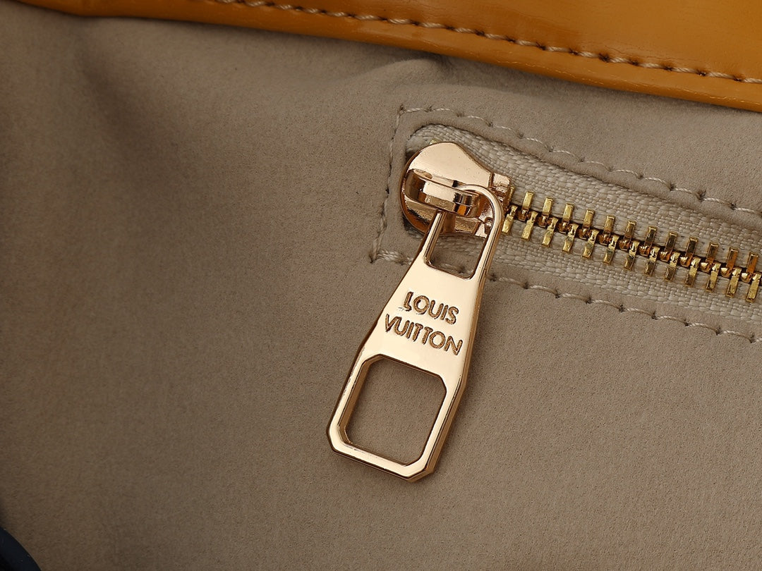15XE9BDE Stylish leather bag