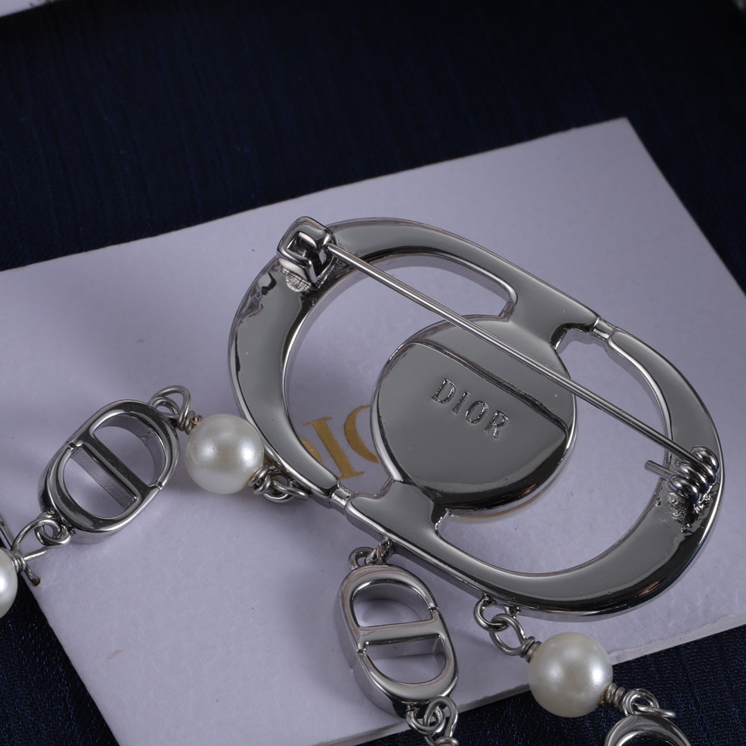14D554XDE Stylish Brooch