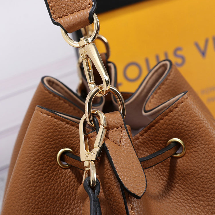AB027BDE Stylish leather bag