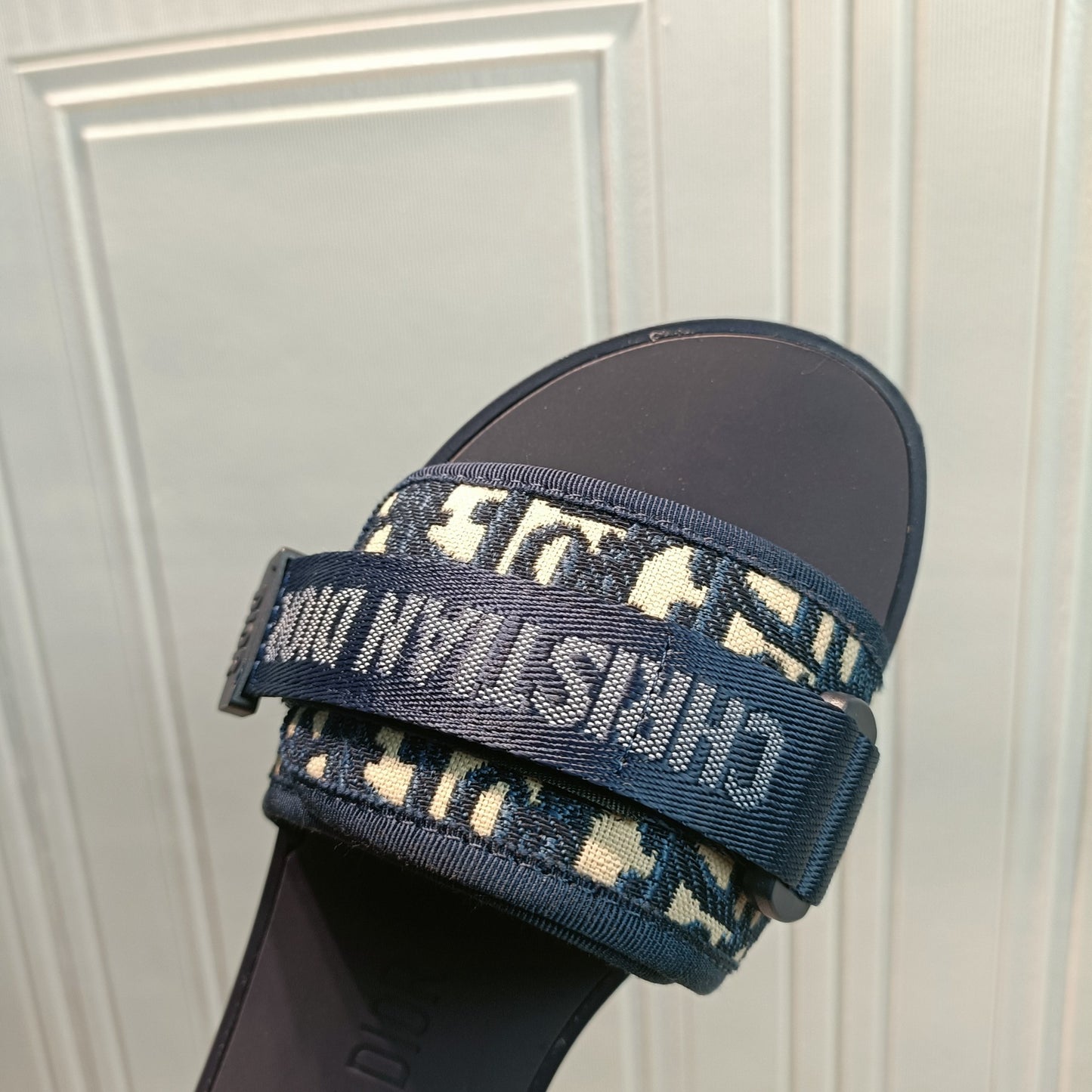 14D20ZDE Stylish Slippers