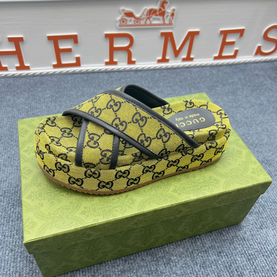 5YB69ZDE Stylish Slippers