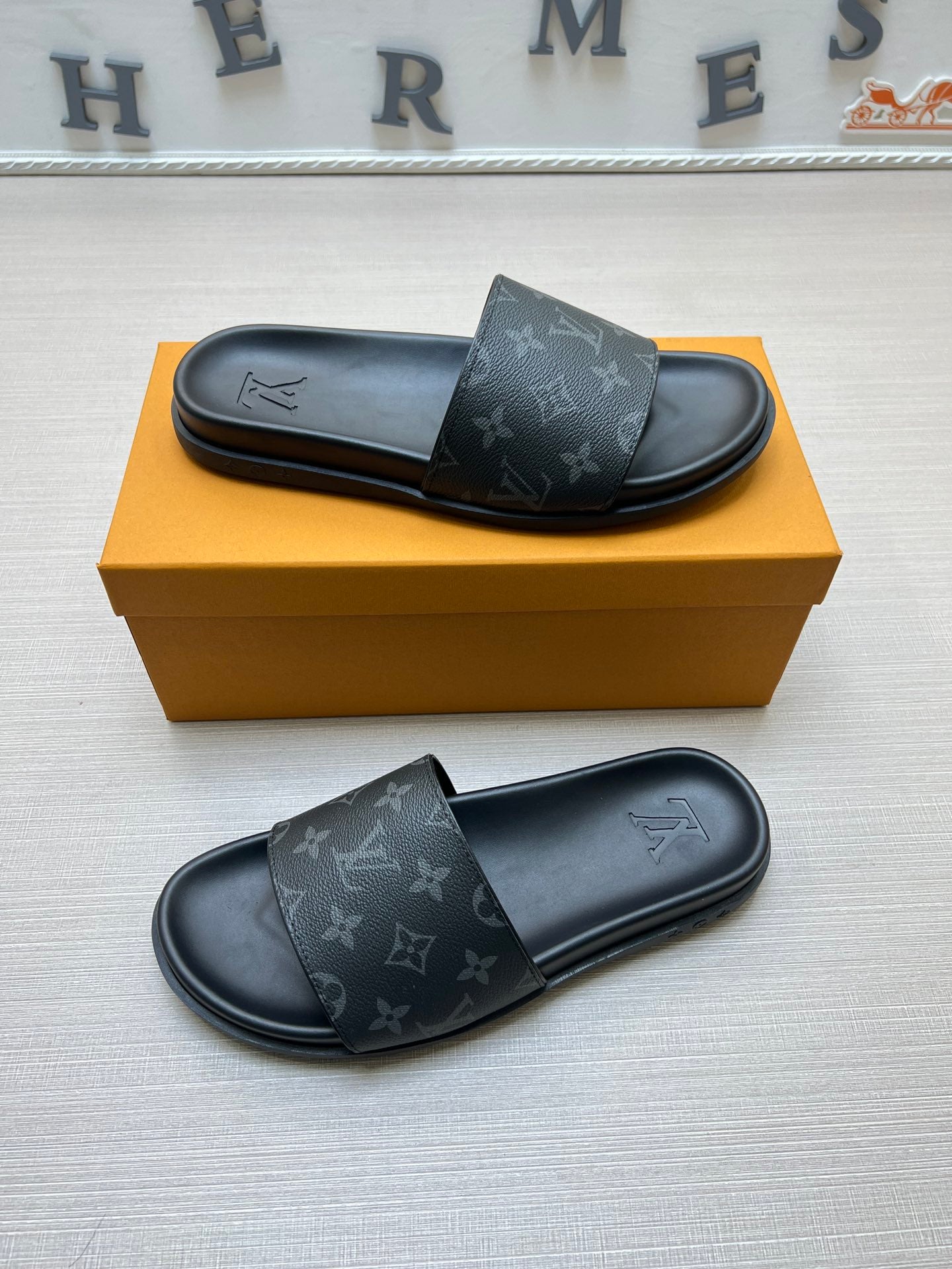 54E56ZDE Stylish slippers