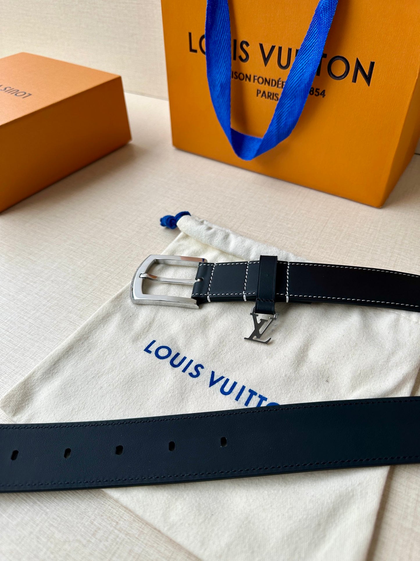 1WE161PDE Stylish High quality belt With full package