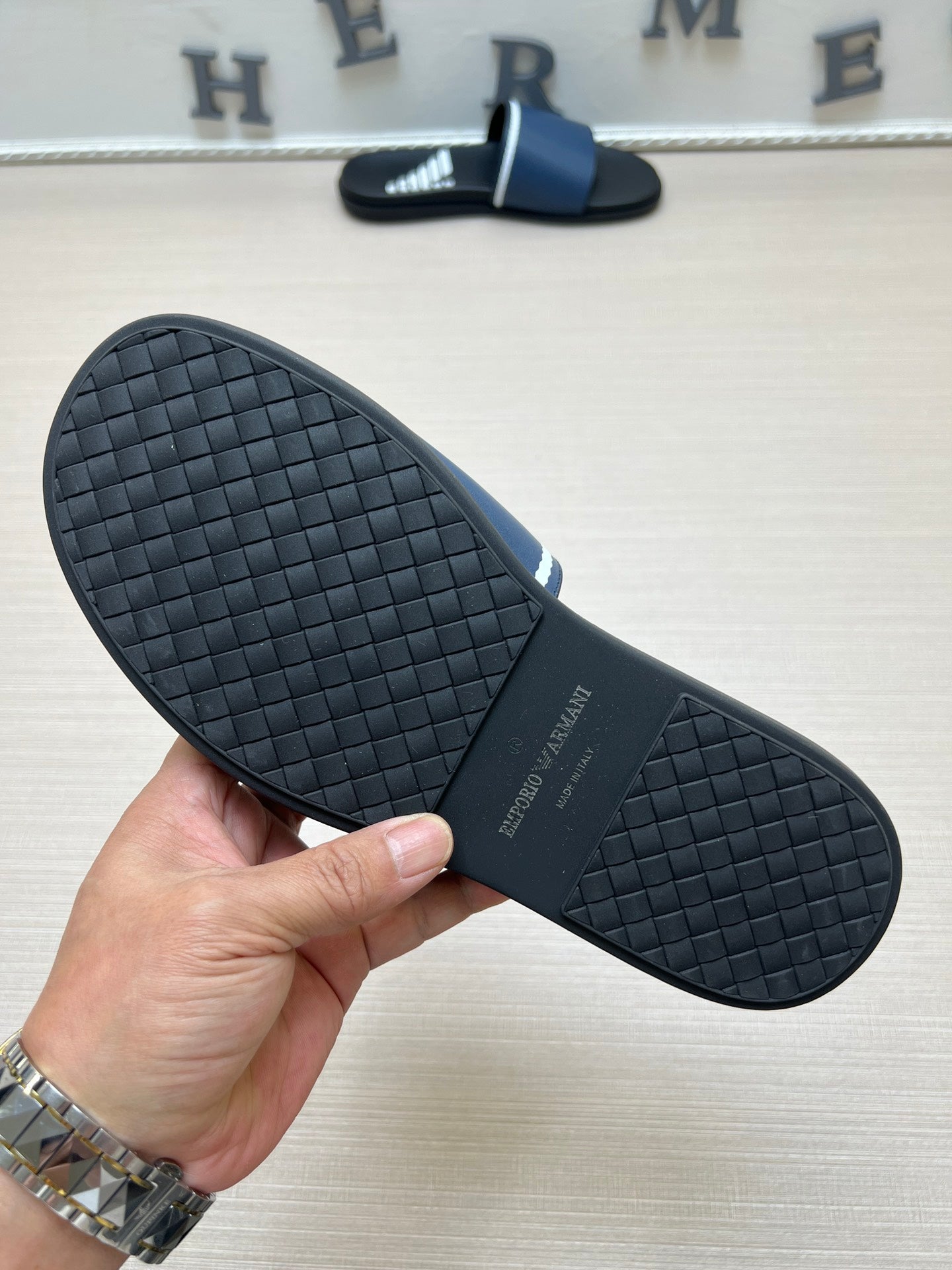 54A104ZDE Stylish slippers