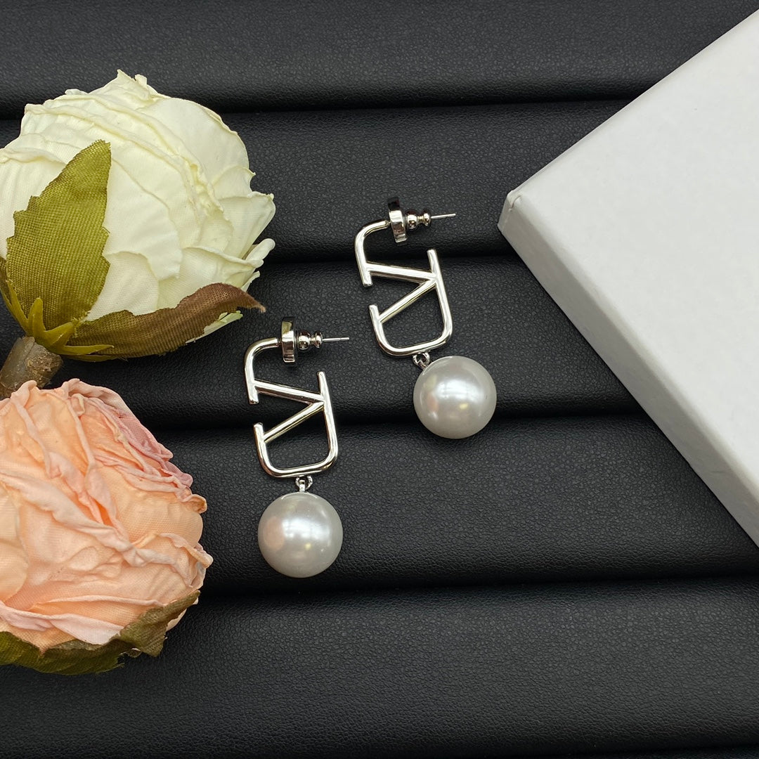 14VL712EDE Stylish Earrings