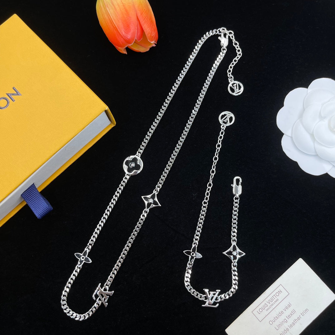 14E1001XDE Stylish Necklaces
