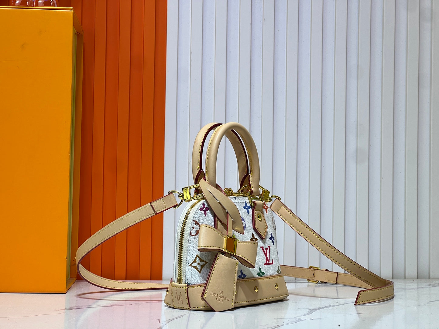 175NE24BDE Stylish leather bag