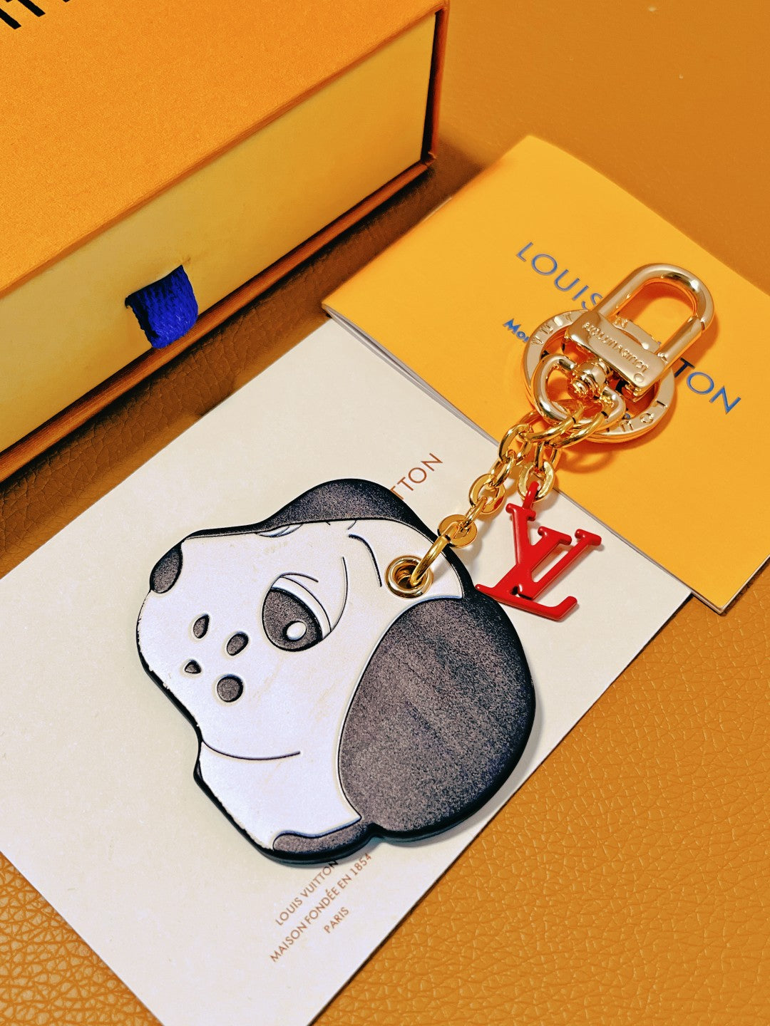 14E40ADE Stylish key closure