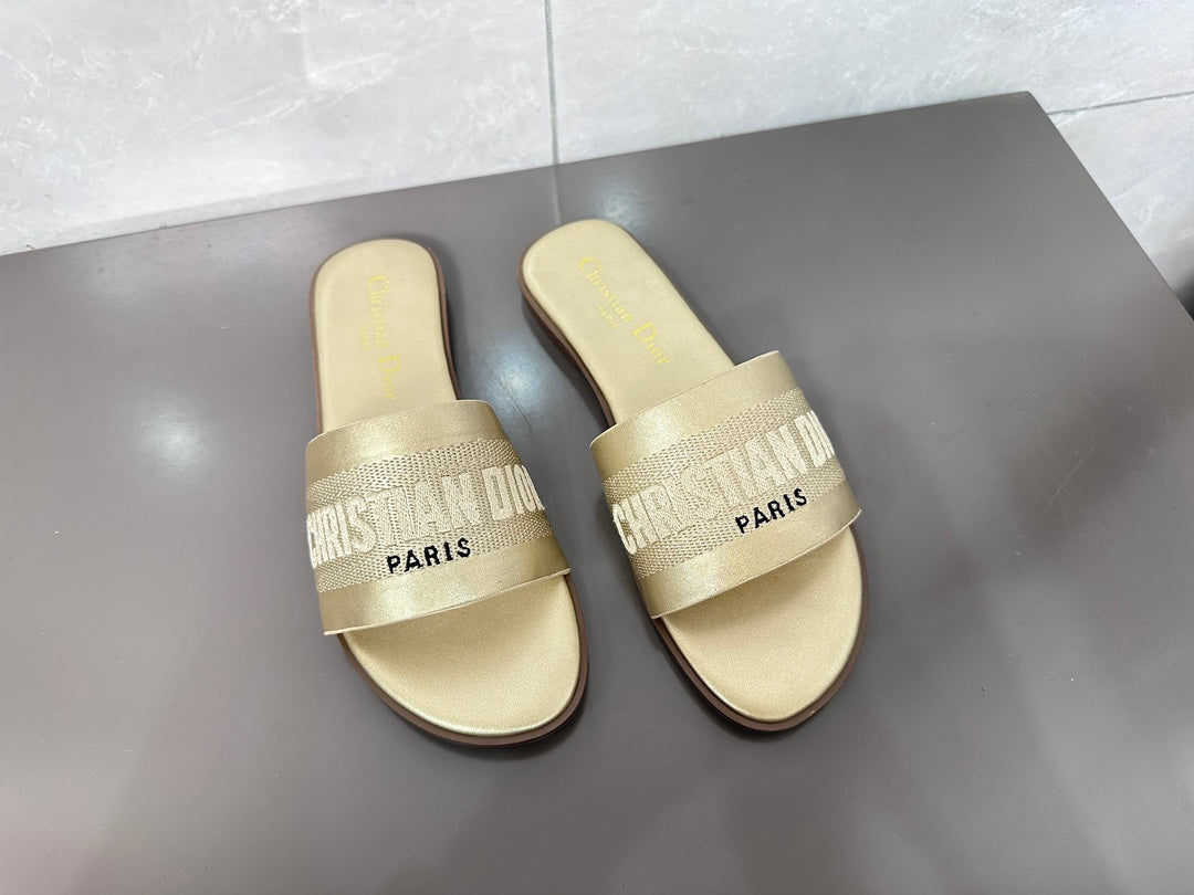14D32ZDE Stylish slippers