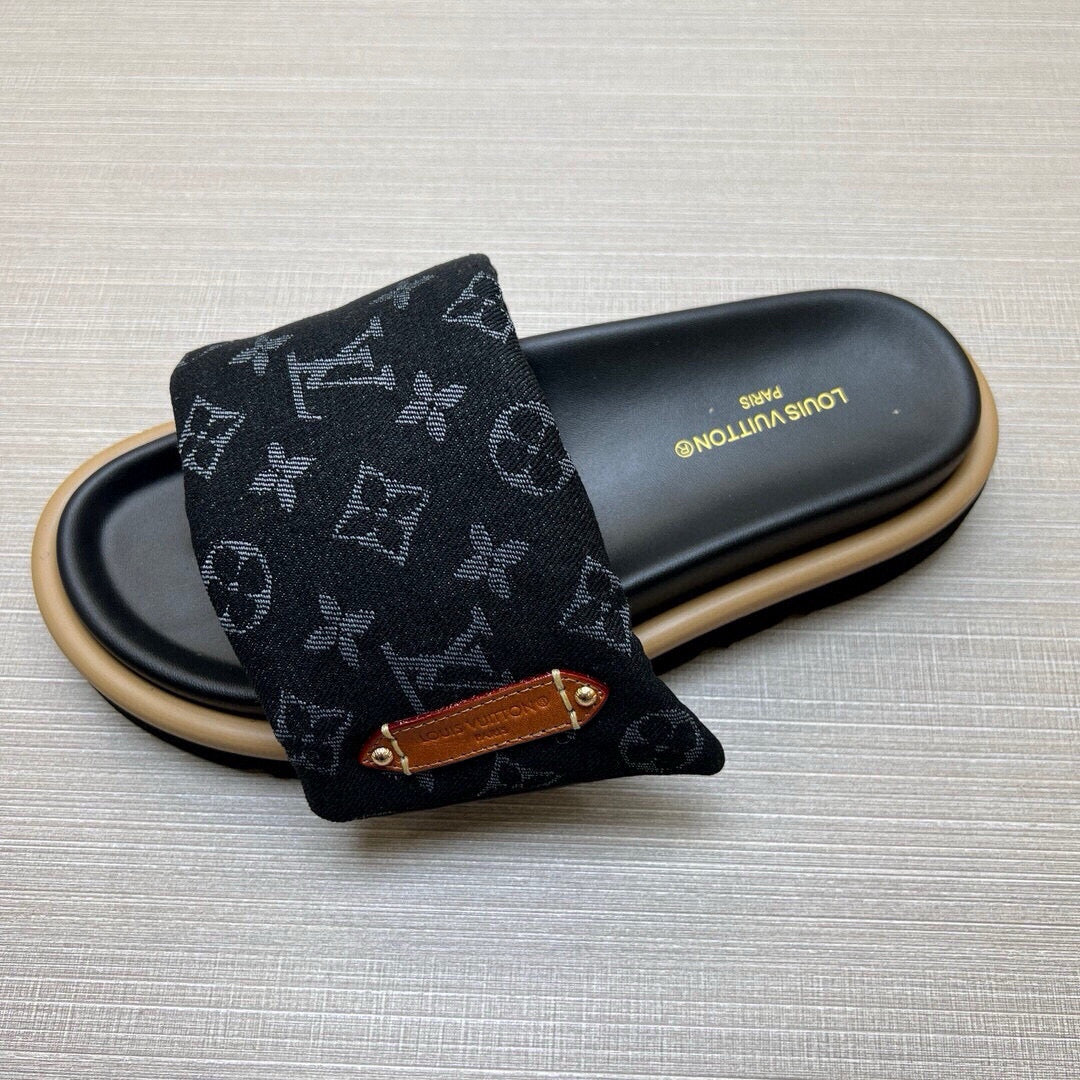 5QE8ZDE Stylish Slippers