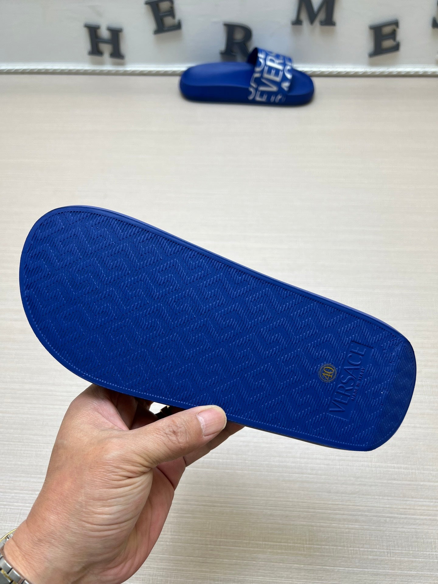 54V108ZDE Stylish slippers