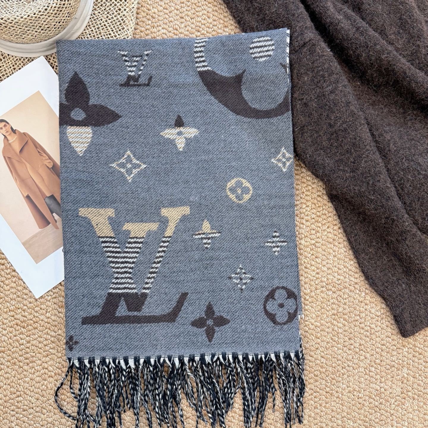 185ZE41WDE Stylish Winter Scarves