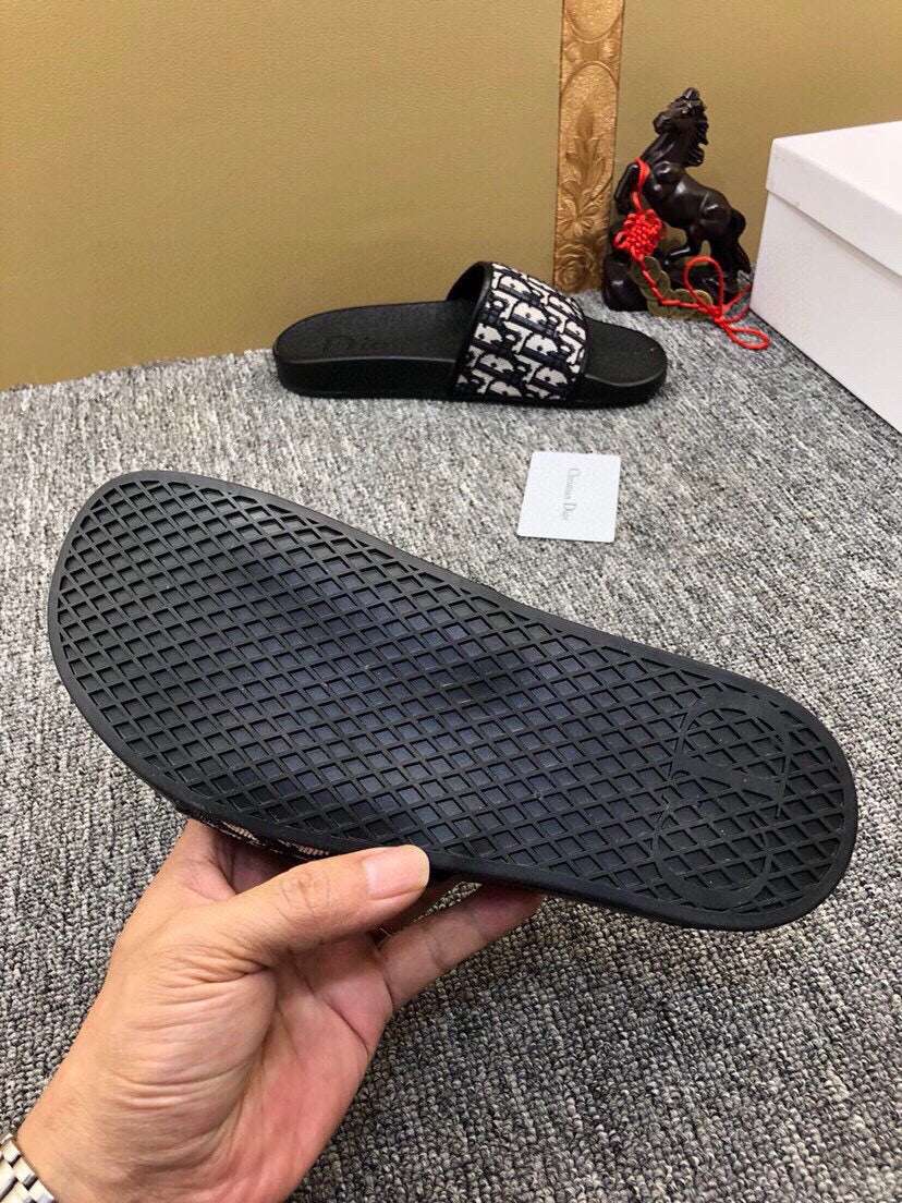 54D50ZDE Stylish slippers