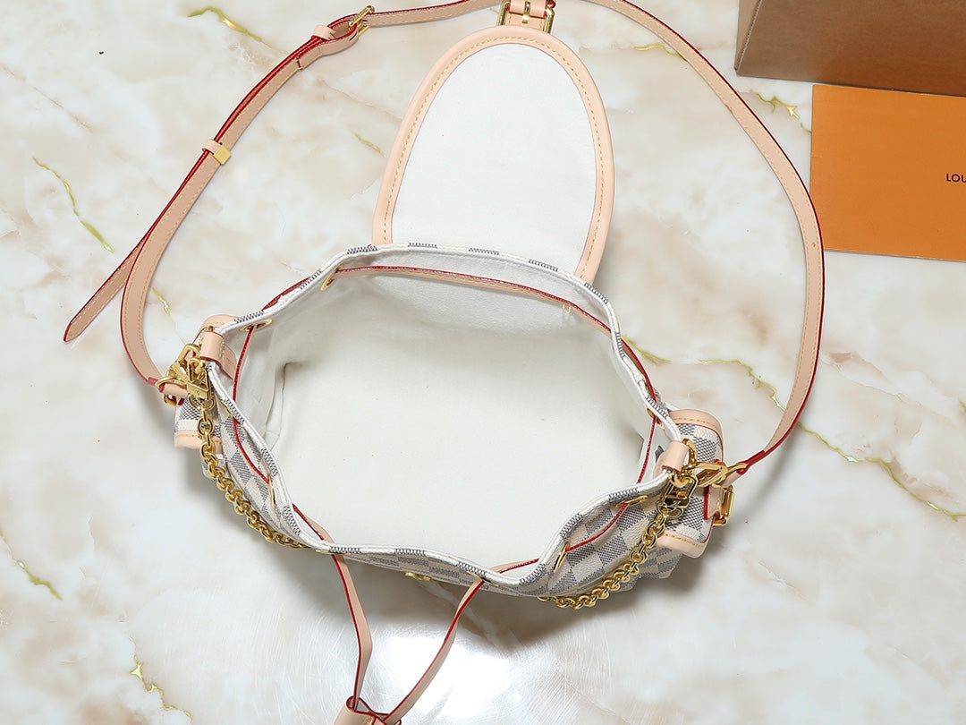 15RE18BDE Stylish leather bag