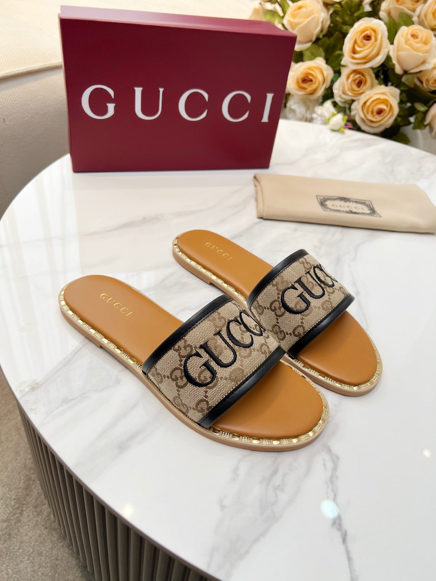 255QB29ZDE Stylish leather Slippers