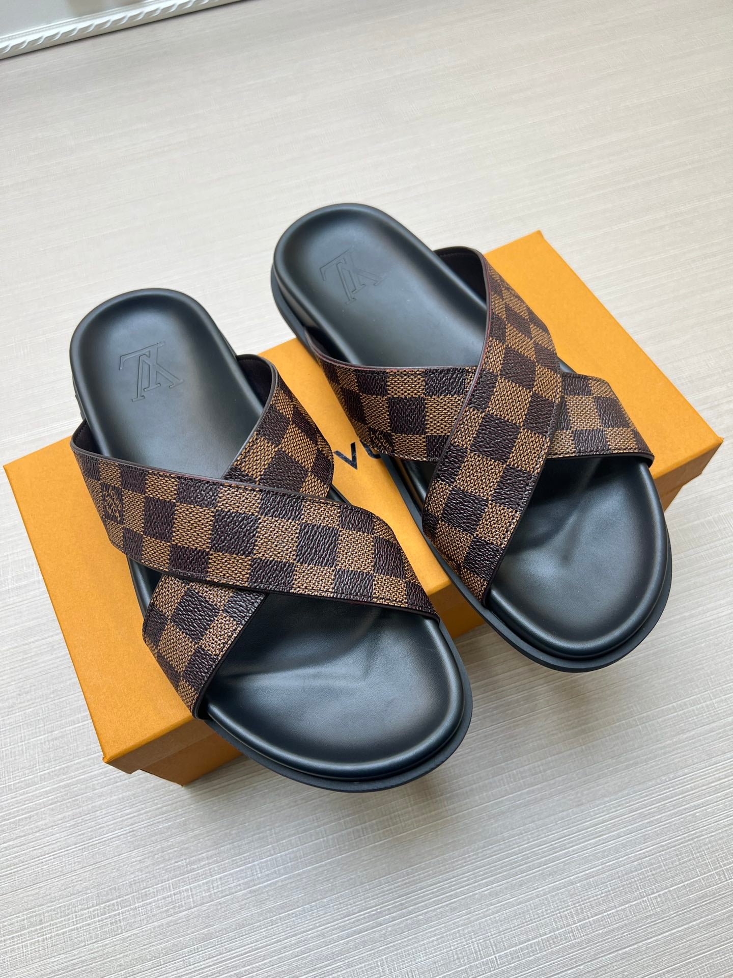 54E60ZDE Stylish slippers