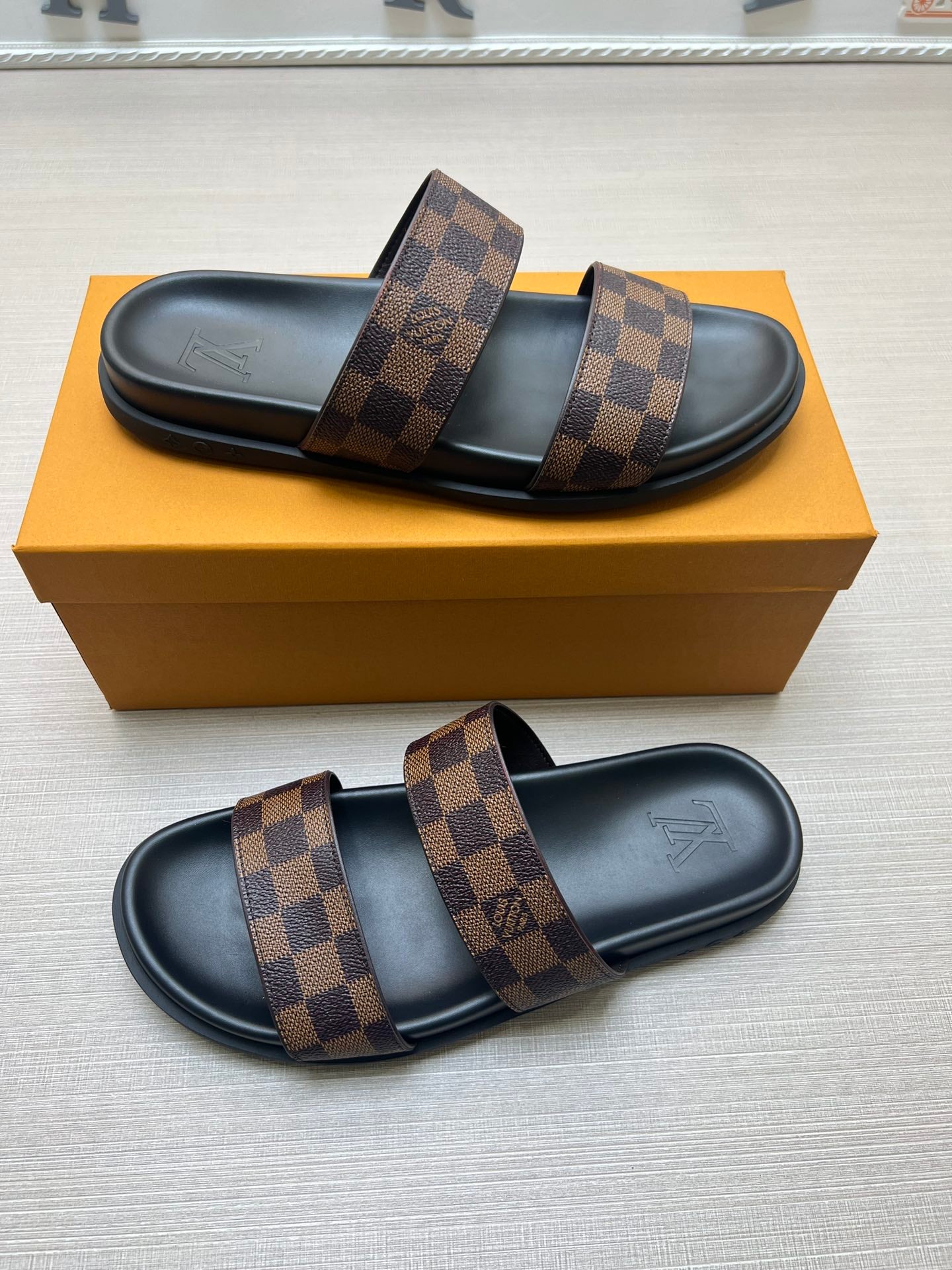 54E60ZDE Stylish slippers