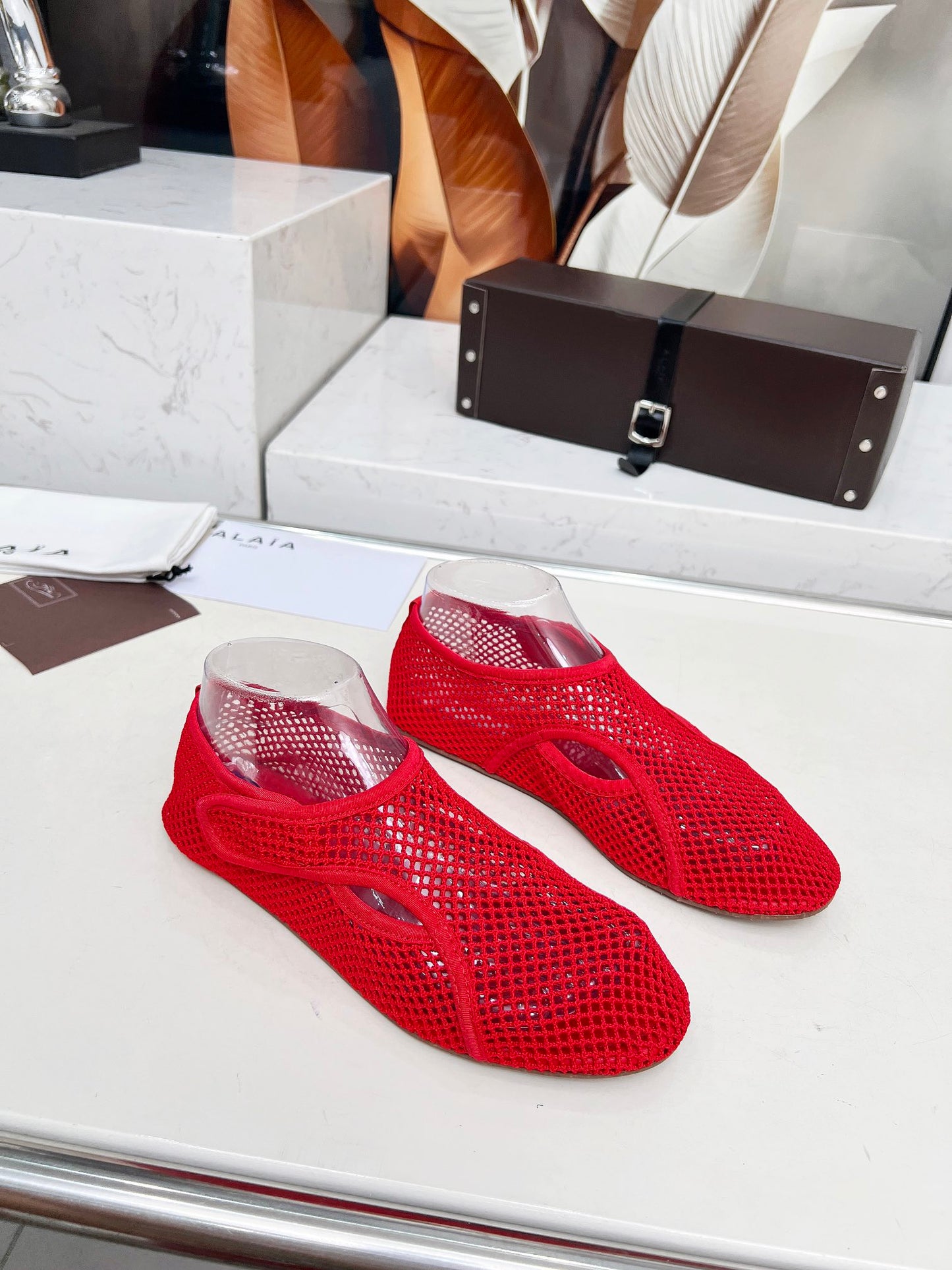 255QA24ZDE Stylish leather shoes