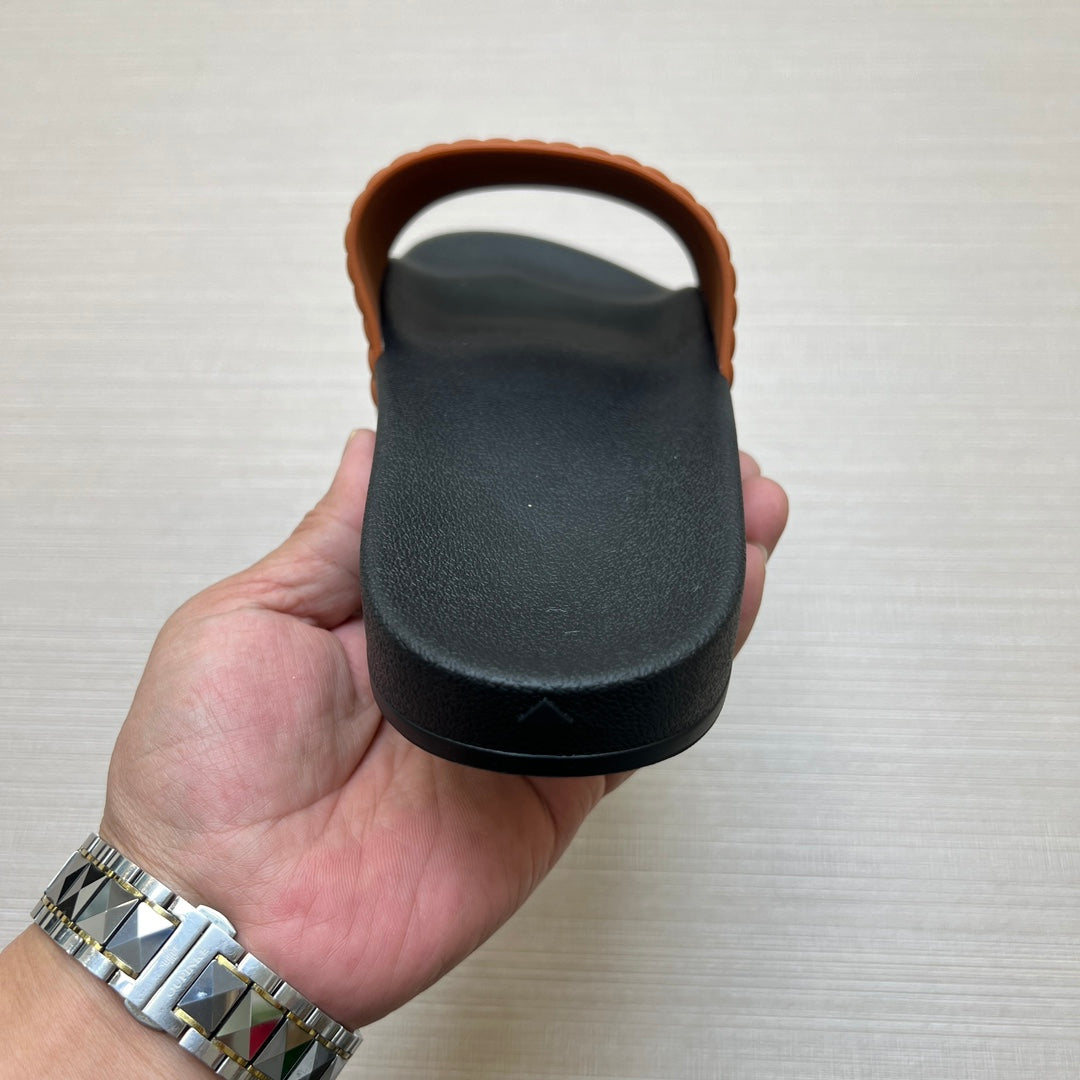 54M42ZDE Stylish slippers
