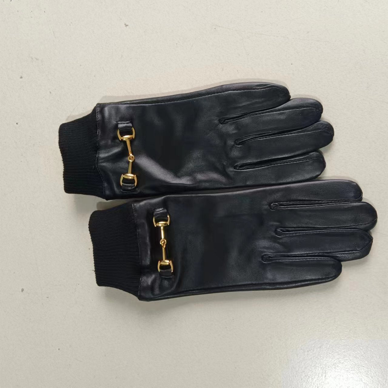 24A87SDE Stylish gloves