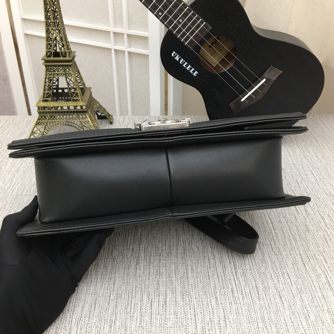 5C60BDE Stylish leather bag