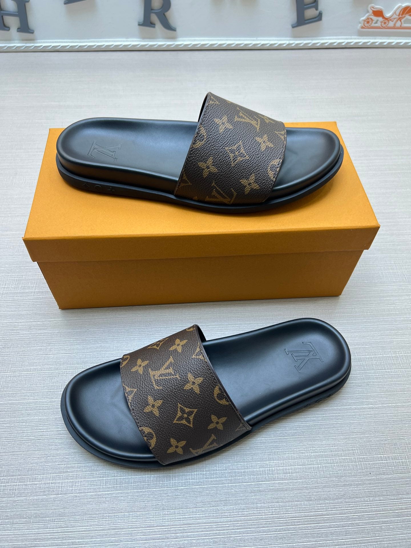 54E57ZDE Stylish slippers