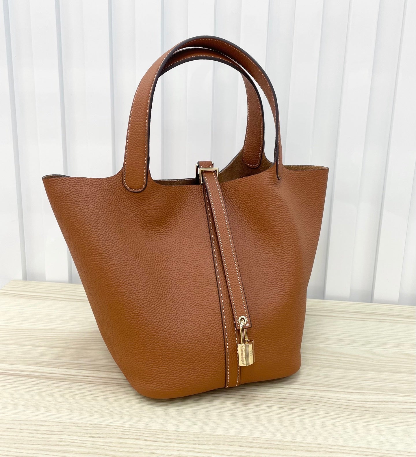 15RH6BDE Stylish leather bag