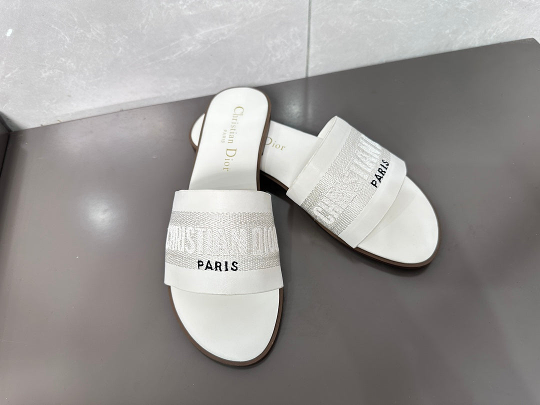 14D32ZDE Stylish slippers
