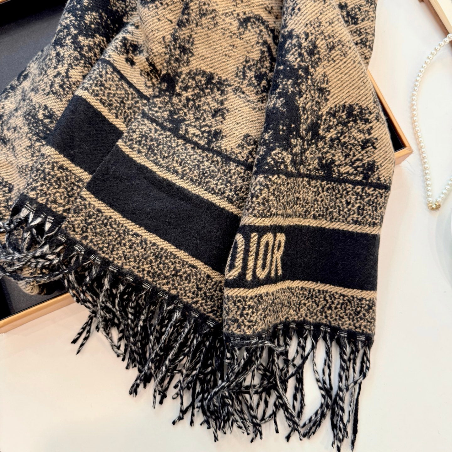 185ZD39WDE Stylish Winter Scarves