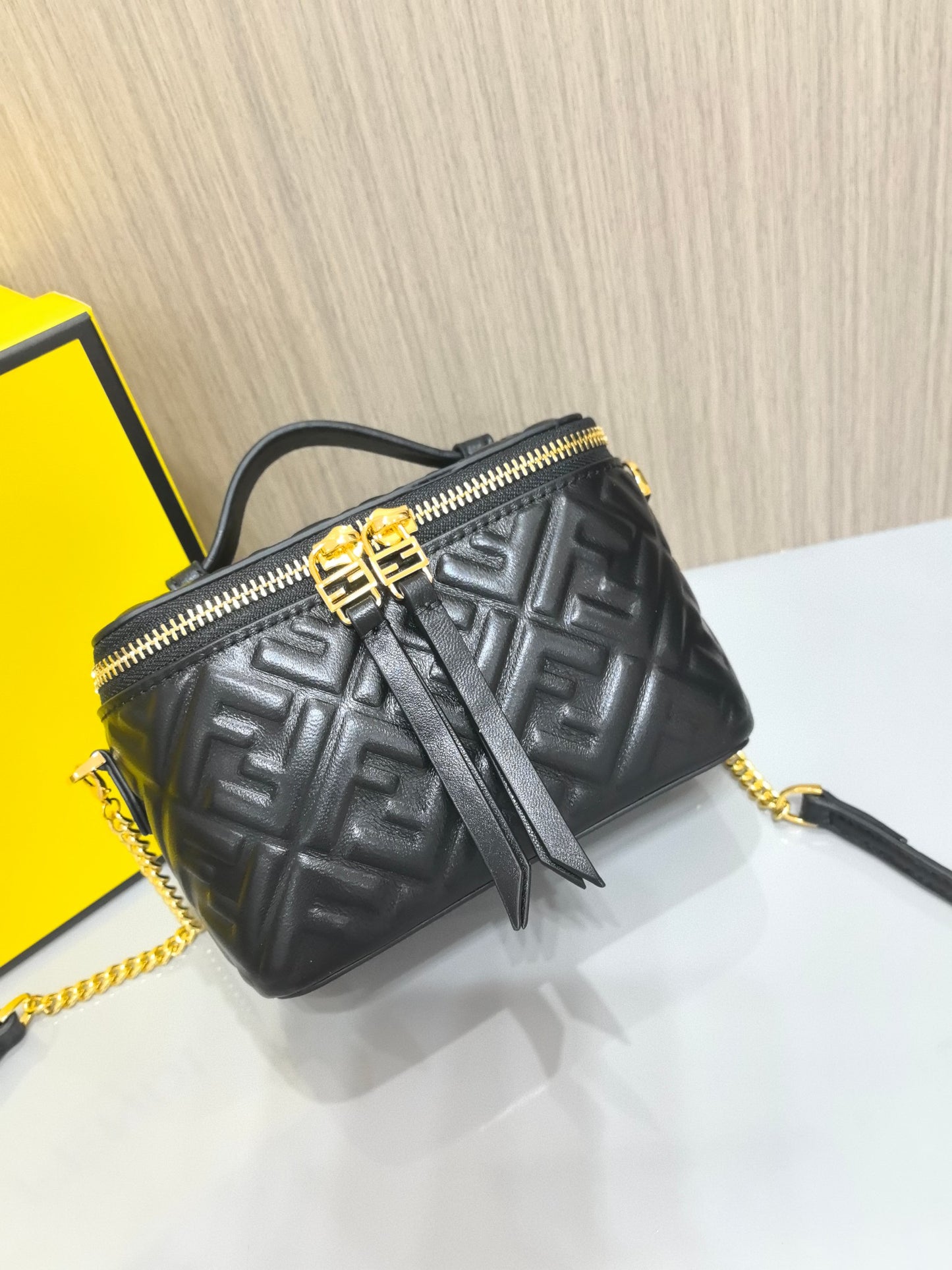 15RF59BDE Stylish leather bag