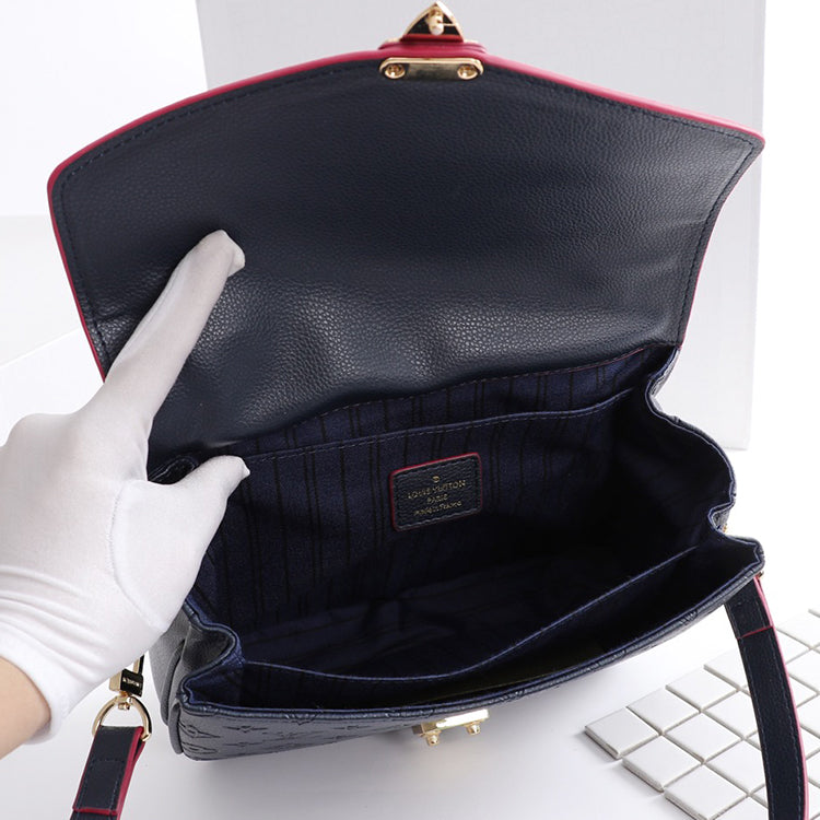 AE92BDE Stylish leather bag