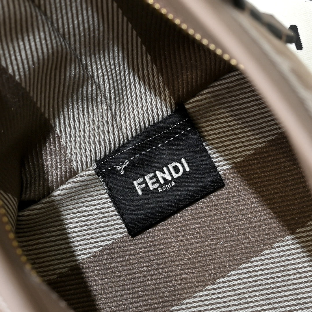 15RF7BDE Stylish leather bag