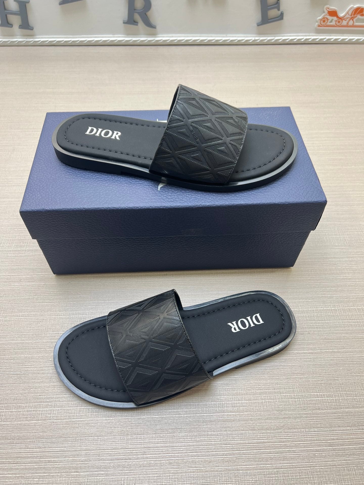 54D78ZDE Stylish slippers