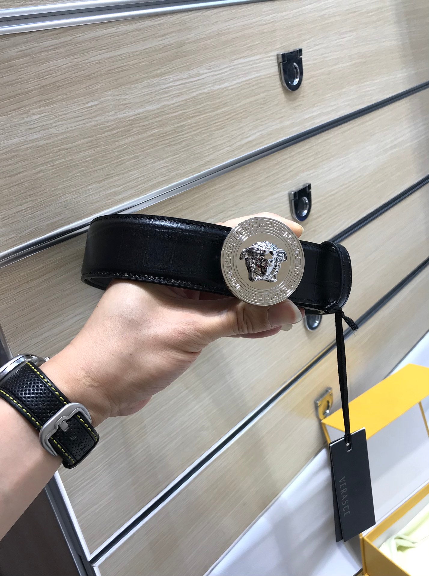 14V83PDE Stylish High quality belt With full package