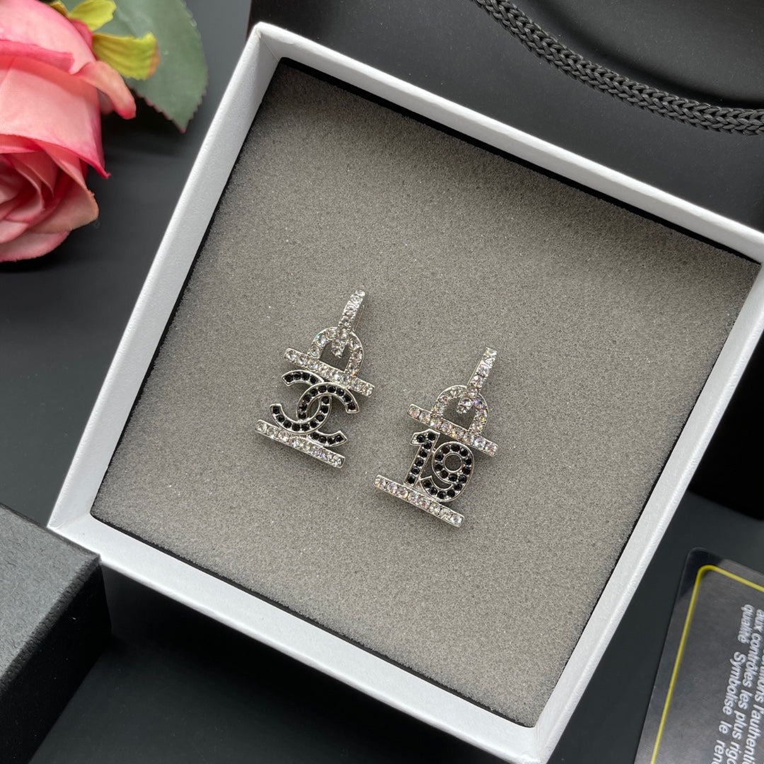 14C898EDE Stylish Earrings