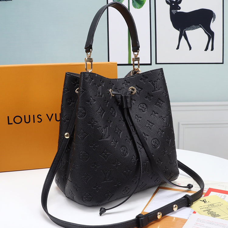 1E81BDE Stylish leather bag