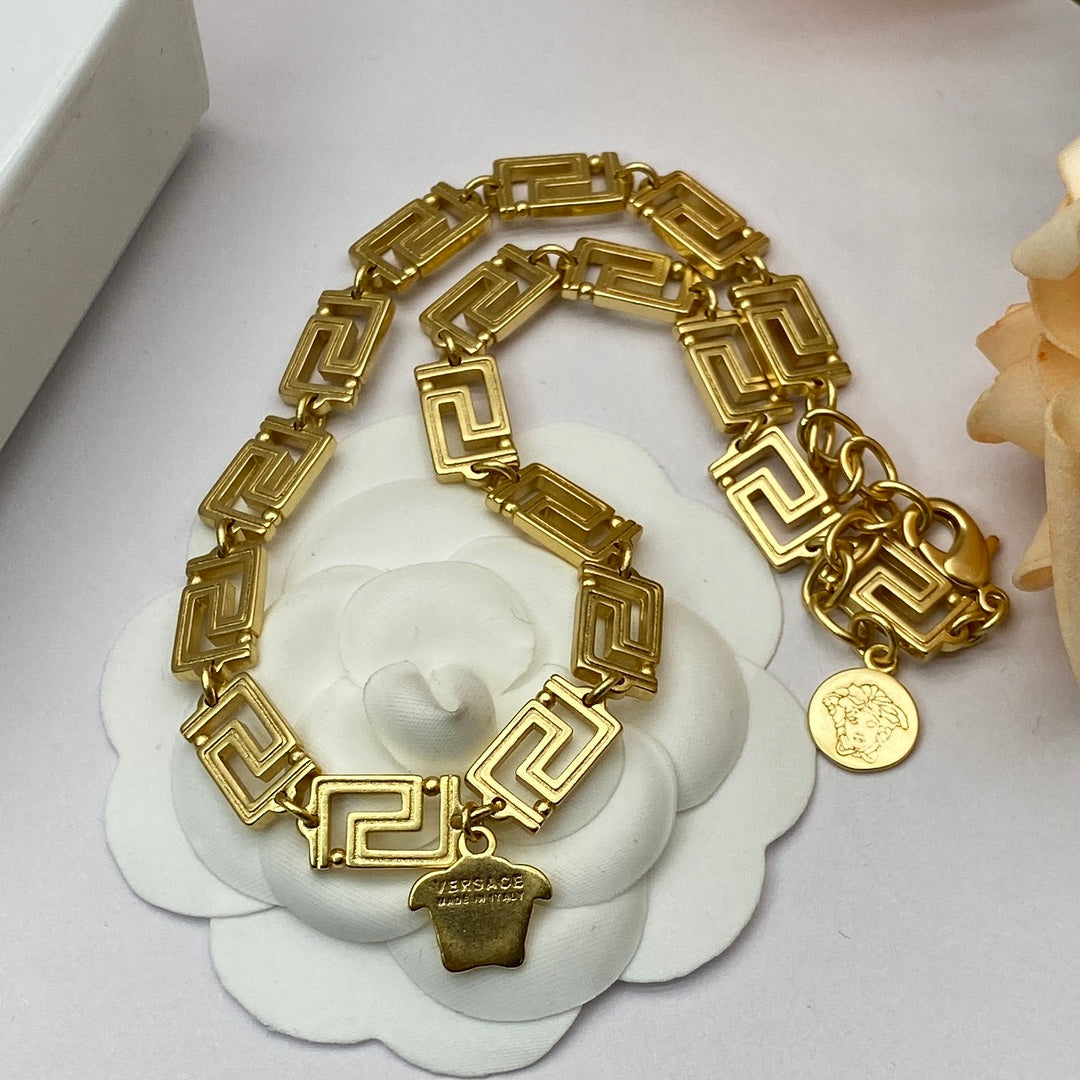 175RV73XDE Stylish Necklace