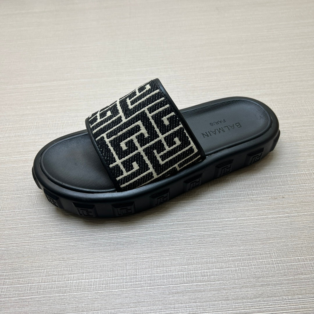 54A110ZDE Stylish slippers