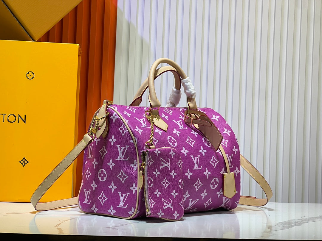 155XE16BDE Stylish leather bag