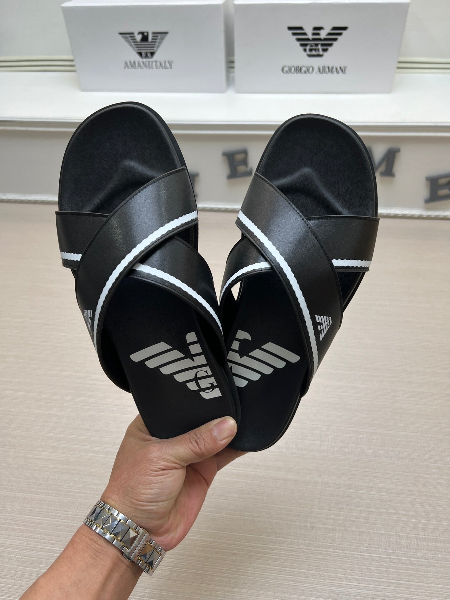 54A102ZDE Stylish slippers