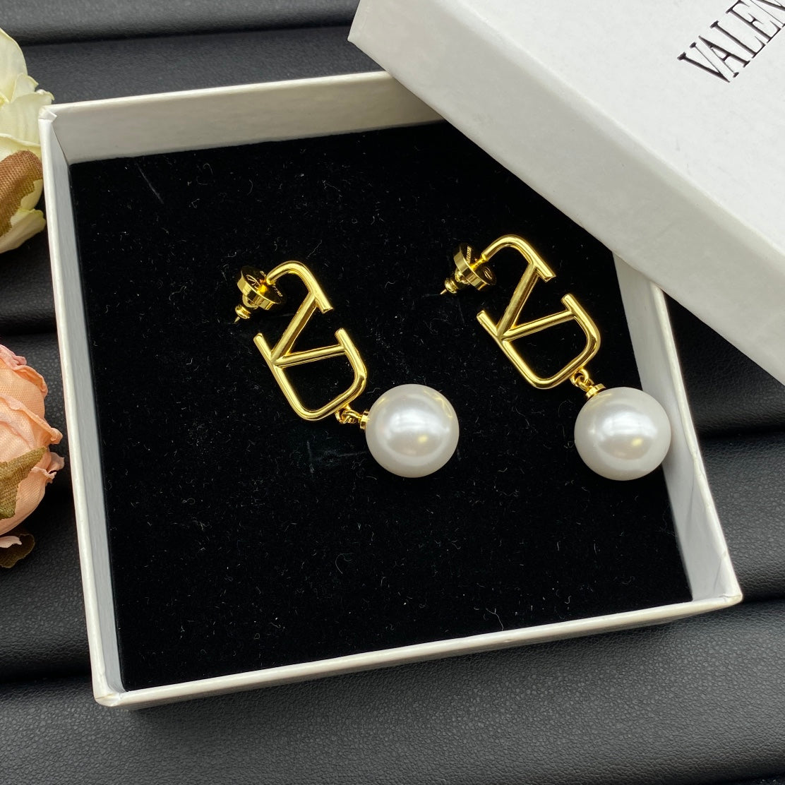 14VL712EDE Stylish Earrings