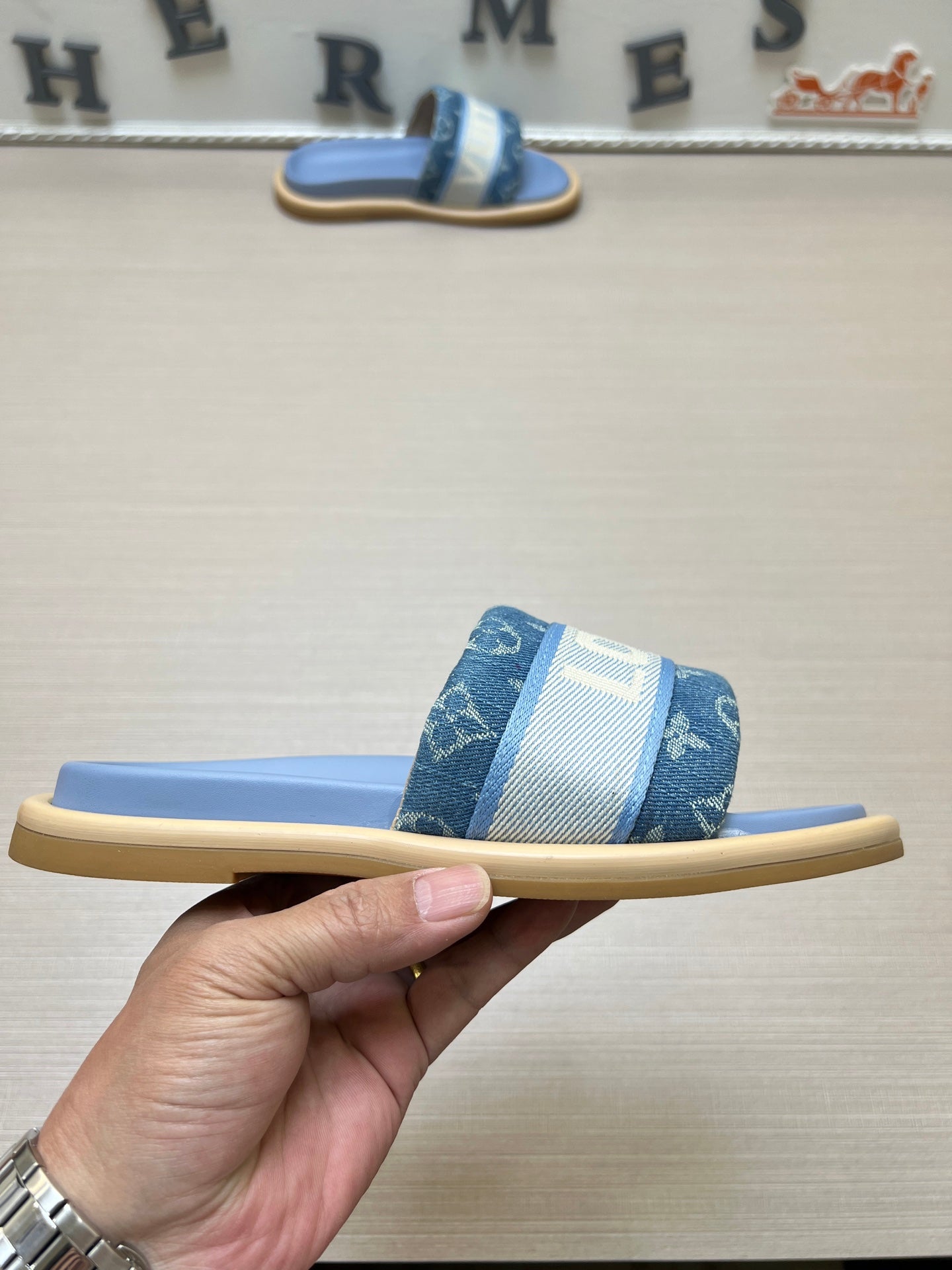 535ZE301ZDE Stylish Slippers