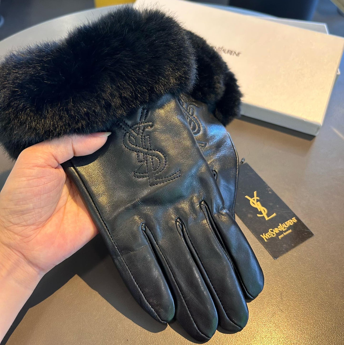 14SL25SDE Stylish Wool gloves