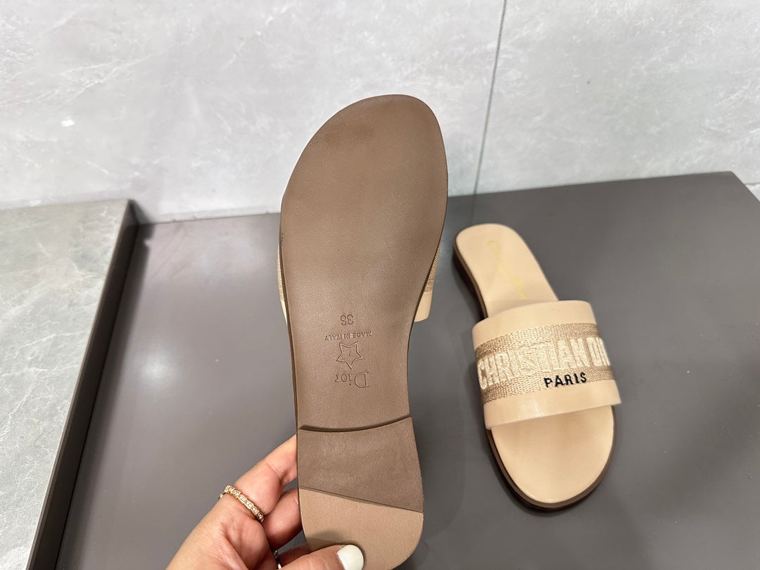 14D32ZDE Stylish slippers